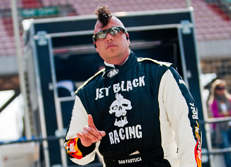 Den karismatiske heavymetal guitarist Dan Fastuca er manden bag Jet Black Racing.